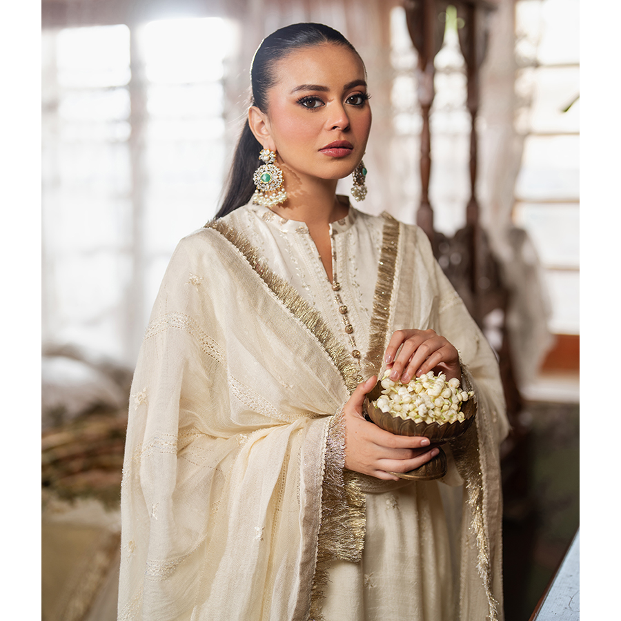 Pakistani Ivory Hand Embroidered Raw Silk Kurta Set (3-Piece) - Image 2