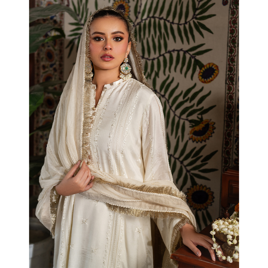 Pakistani Ivory Hand Embroidered Raw Silk Kurta Set (3-Piece) - Image 5