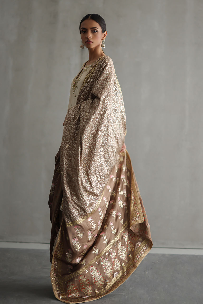 Pakistani Ivory Zardozi Resham Raw Silk Kurta Set (3-Piece) - Image 3