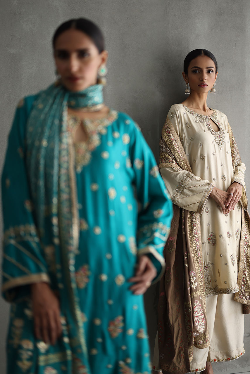 Pakistani Ivory Zardozi Resham Raw Silk Kurta Set (3-Piece) - Image 7