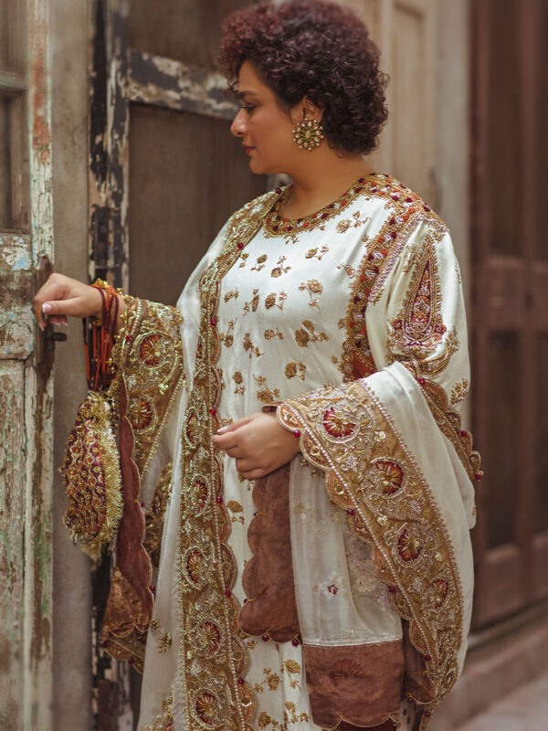 Pakistani Ivory Gold Zardozi Raw Silk Kurta Set (3-Piece) - Image 4
