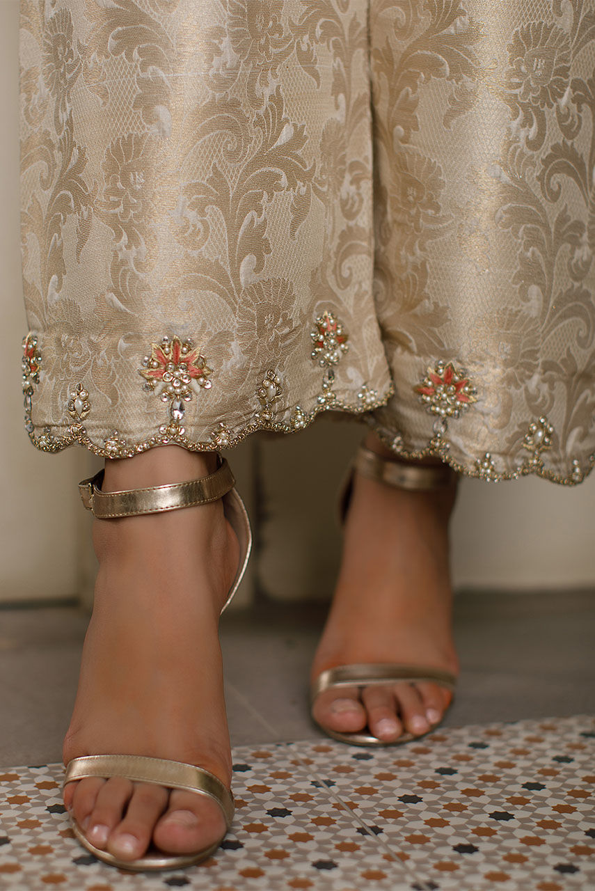 Pakistani Ivory Zardozi Raw Silk Salwar Kameez (3-Piece) - Image 8