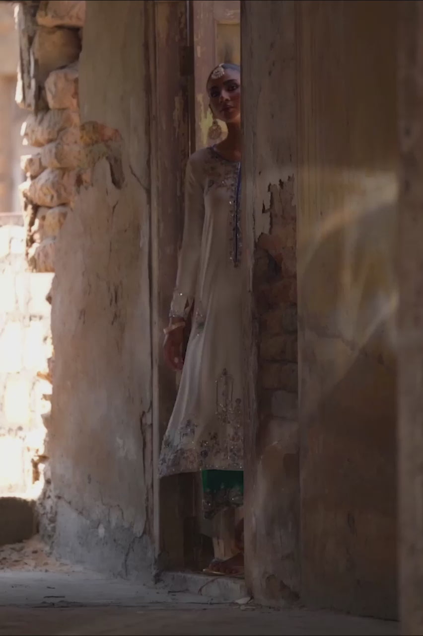 Ivory Zardozi Raw Silk Kurta Set (3-Piece) - Image 6