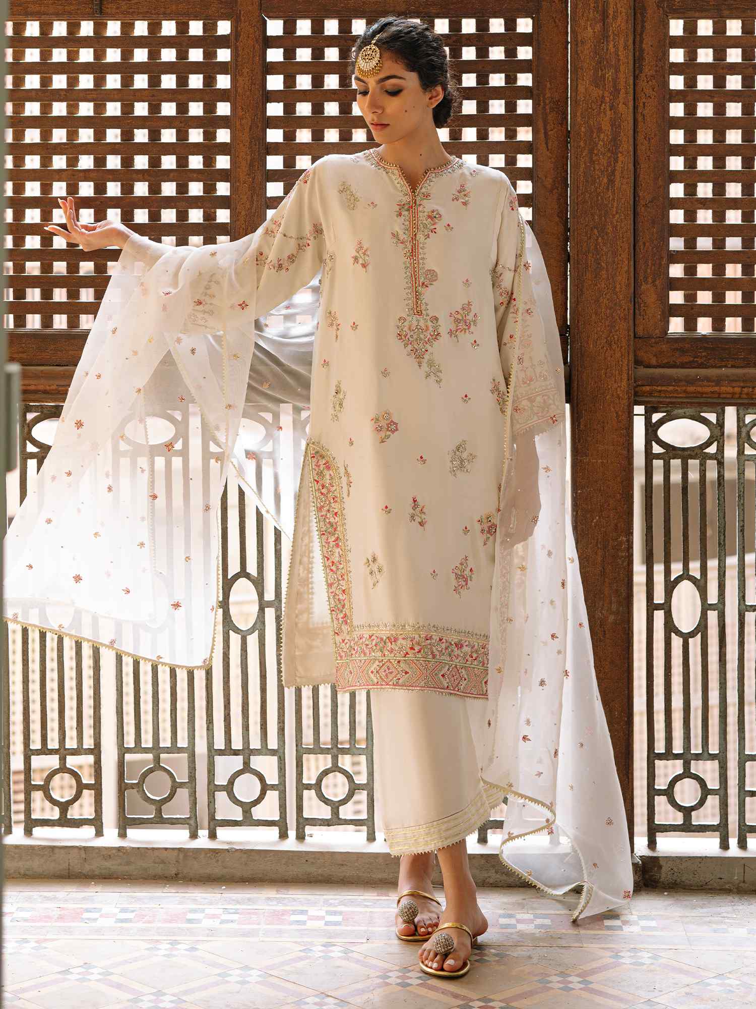 Ivory Zardozi Embroidered Raw Silk Kurta (3-Piece) - Image 1