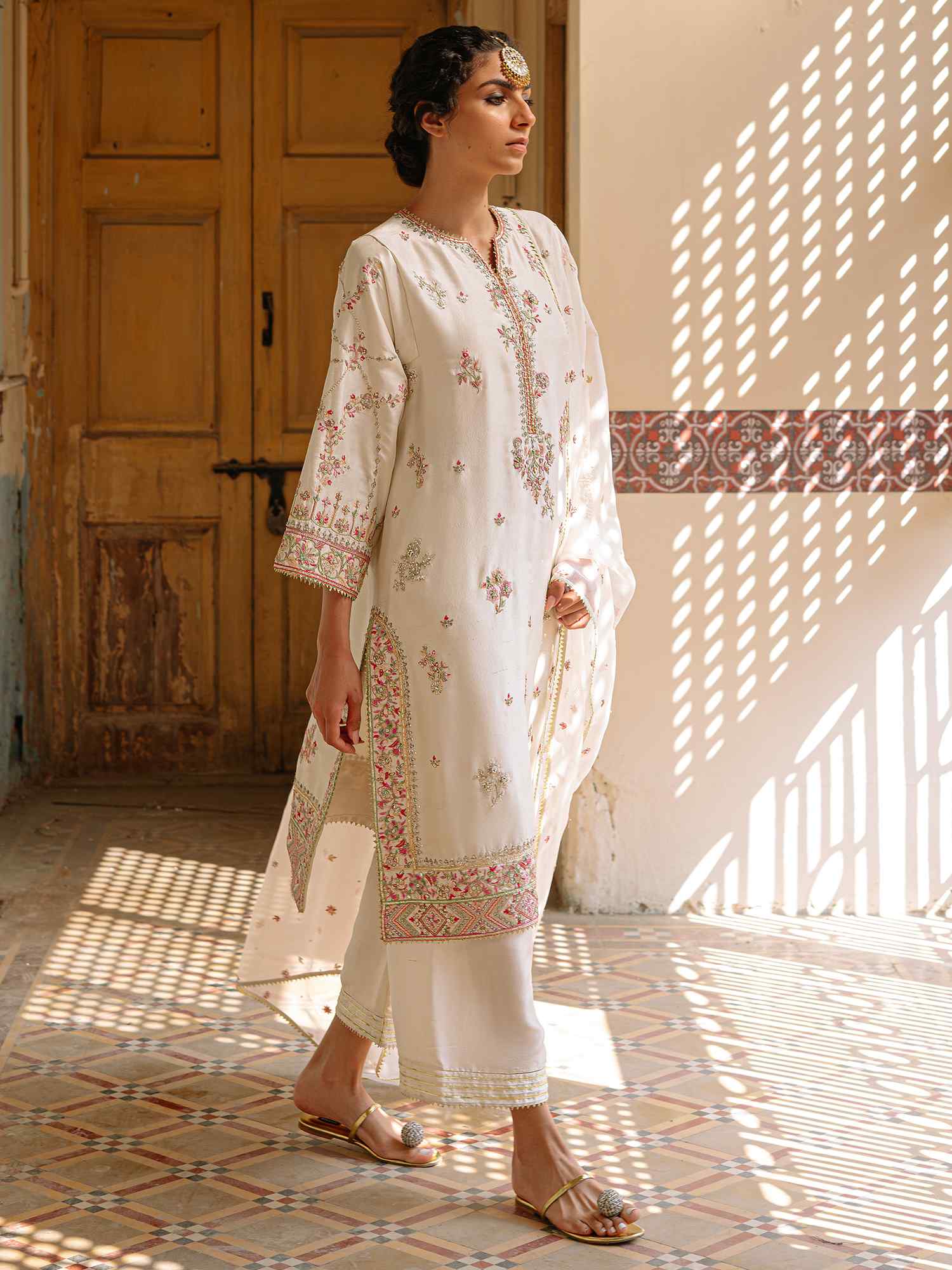 Ivory Zardozi Embroidered Raw Silk Kurta (3-Piece) - Image 3