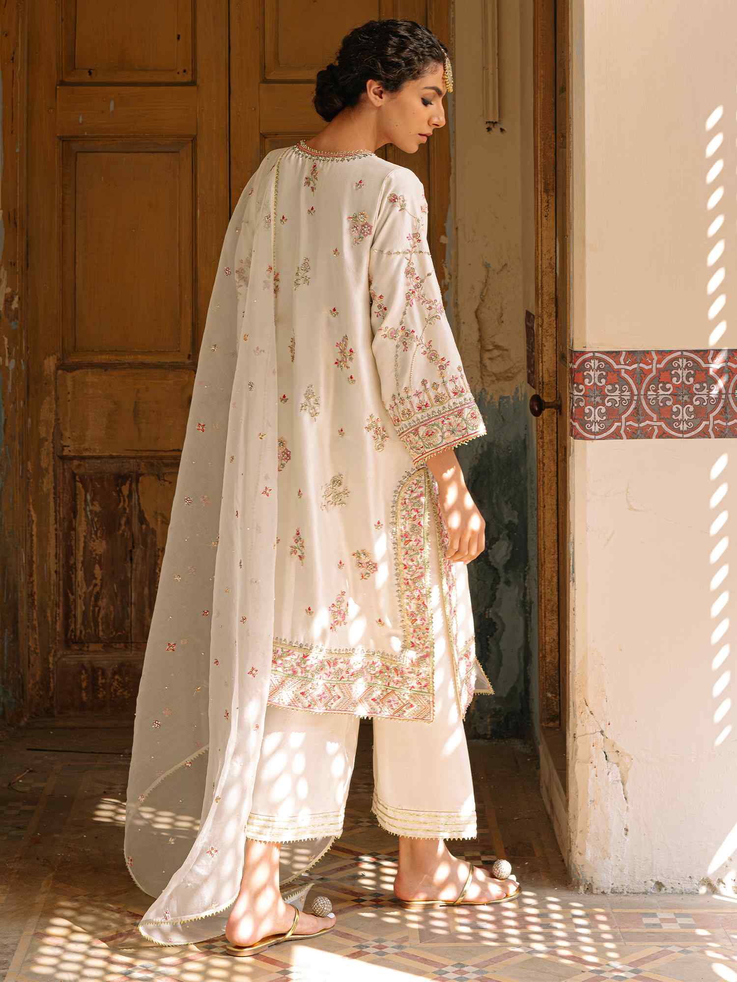 Ivory Zardozi Embroidered Raw Silk Kurta (3-Piece) - Image 4