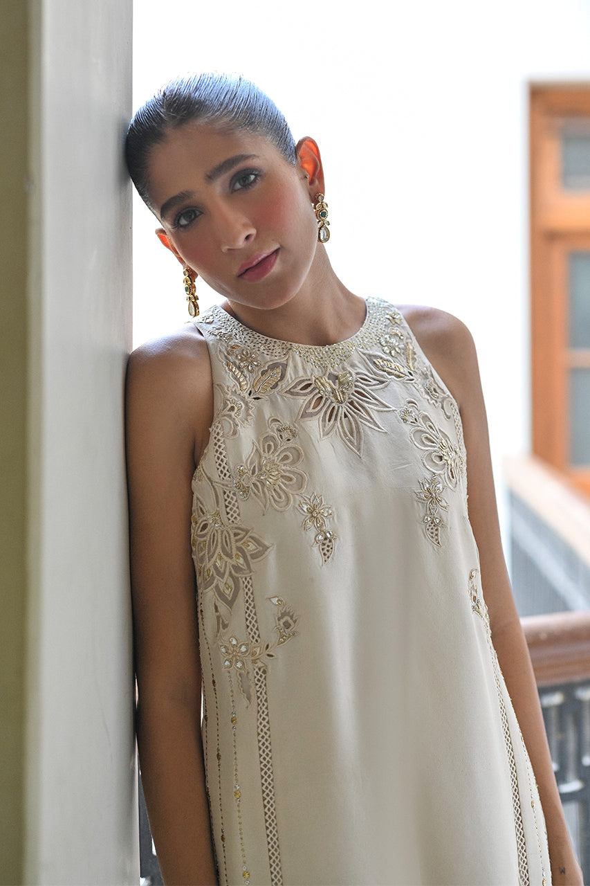 Pakistani Ivory Zardozi Raw Silk Salwar Kameez (3-Piece) - Image 4