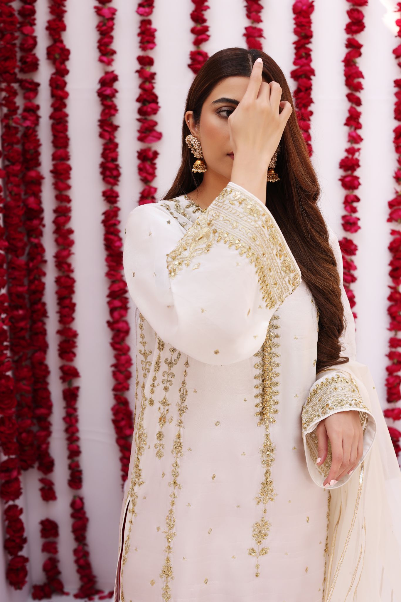 Ivory Zari Zardozi Raw Silk Salwar Kameez (3-Piece) - Image 4