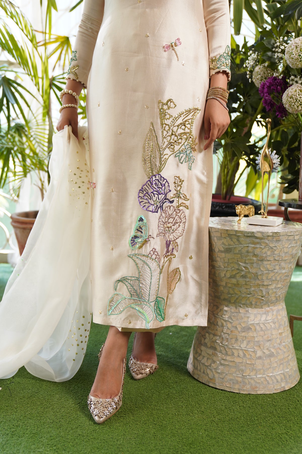 Pakistani Off-White Handworked Pure Rawsilk Salwar Kameez (3-Piece) - Image 8