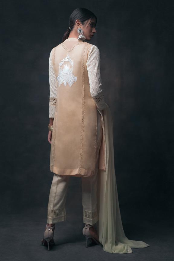 Pakistani Ivory Embroidered Kurta Set (3-Piece) - Image 4