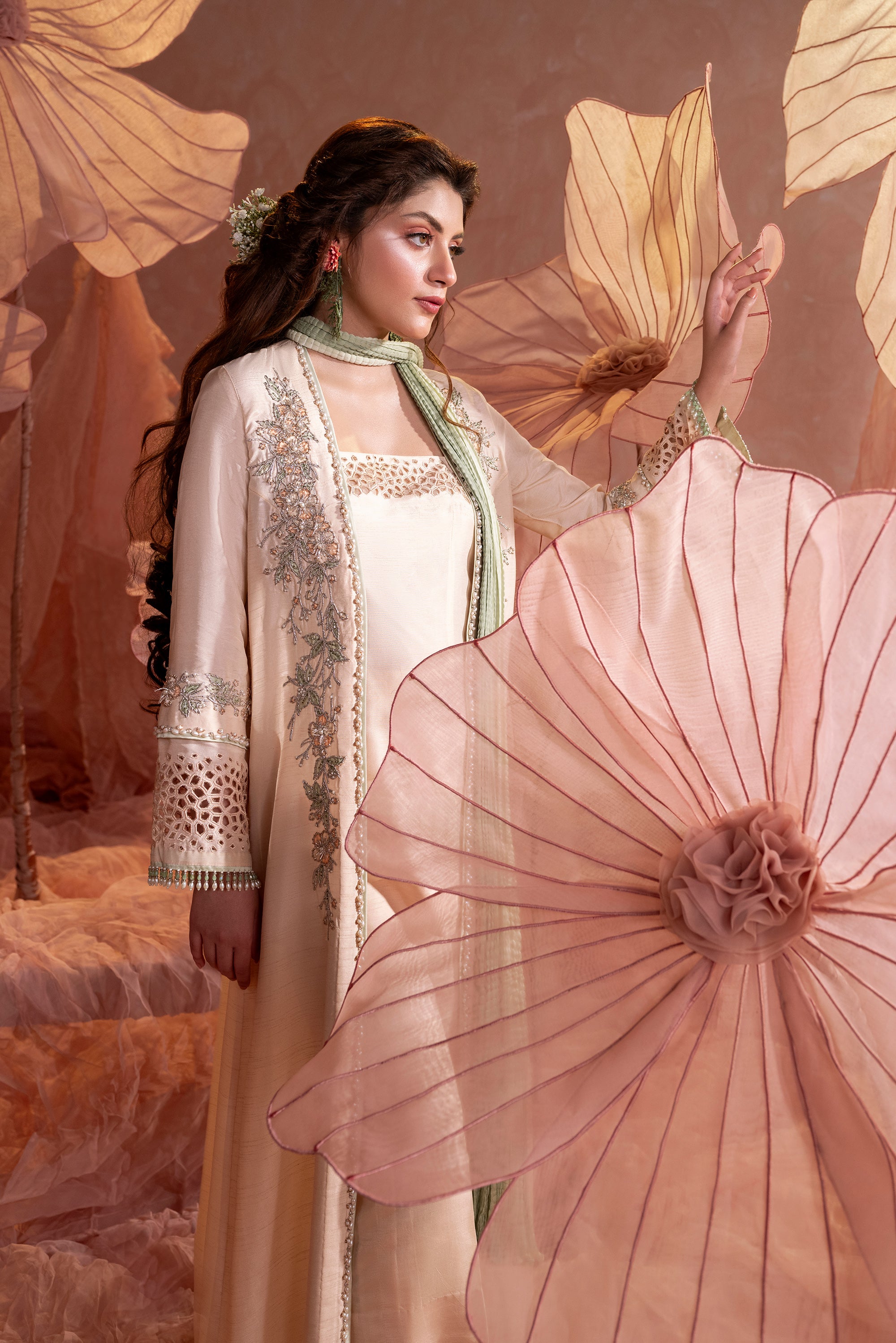 Pakistani Peach Ivory Marori Zardozi Silk Jacket Set (3-Piece) - Image 4