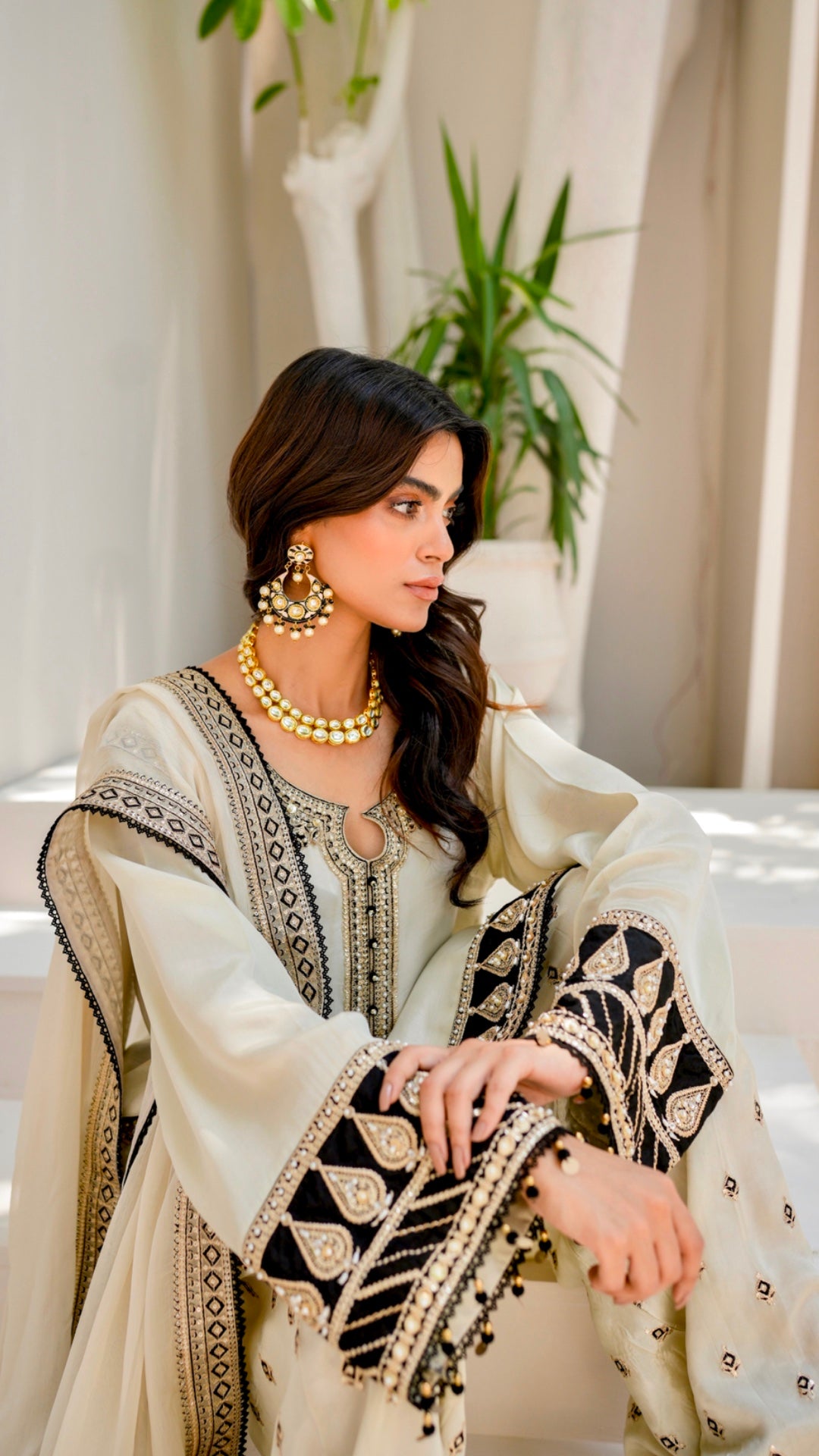 Pakistani Ivory Embroidered Viscose Silk Kurta Set (3-Piece) - Image 3