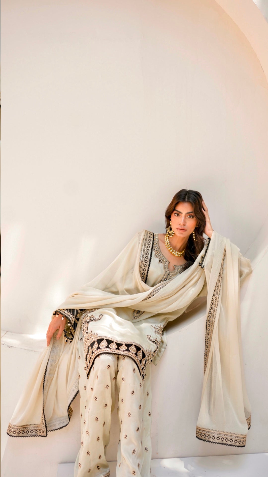 Pakistani Ivory Embroidered Viscose Silk Kurta Set (3-Piece) - Image 4