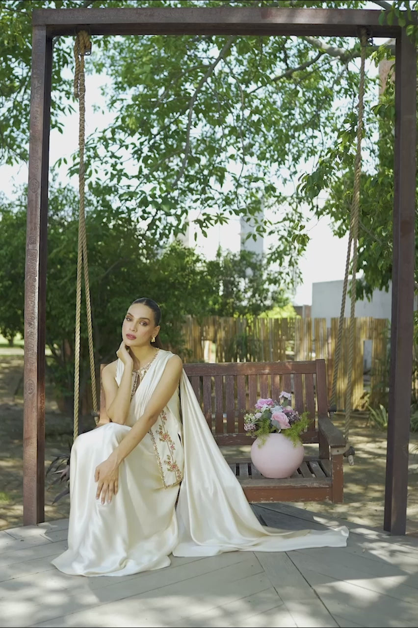 Pakistani Ivory Zardozi Jamawar Charmeuse Saree (3-Piece) - Image 6