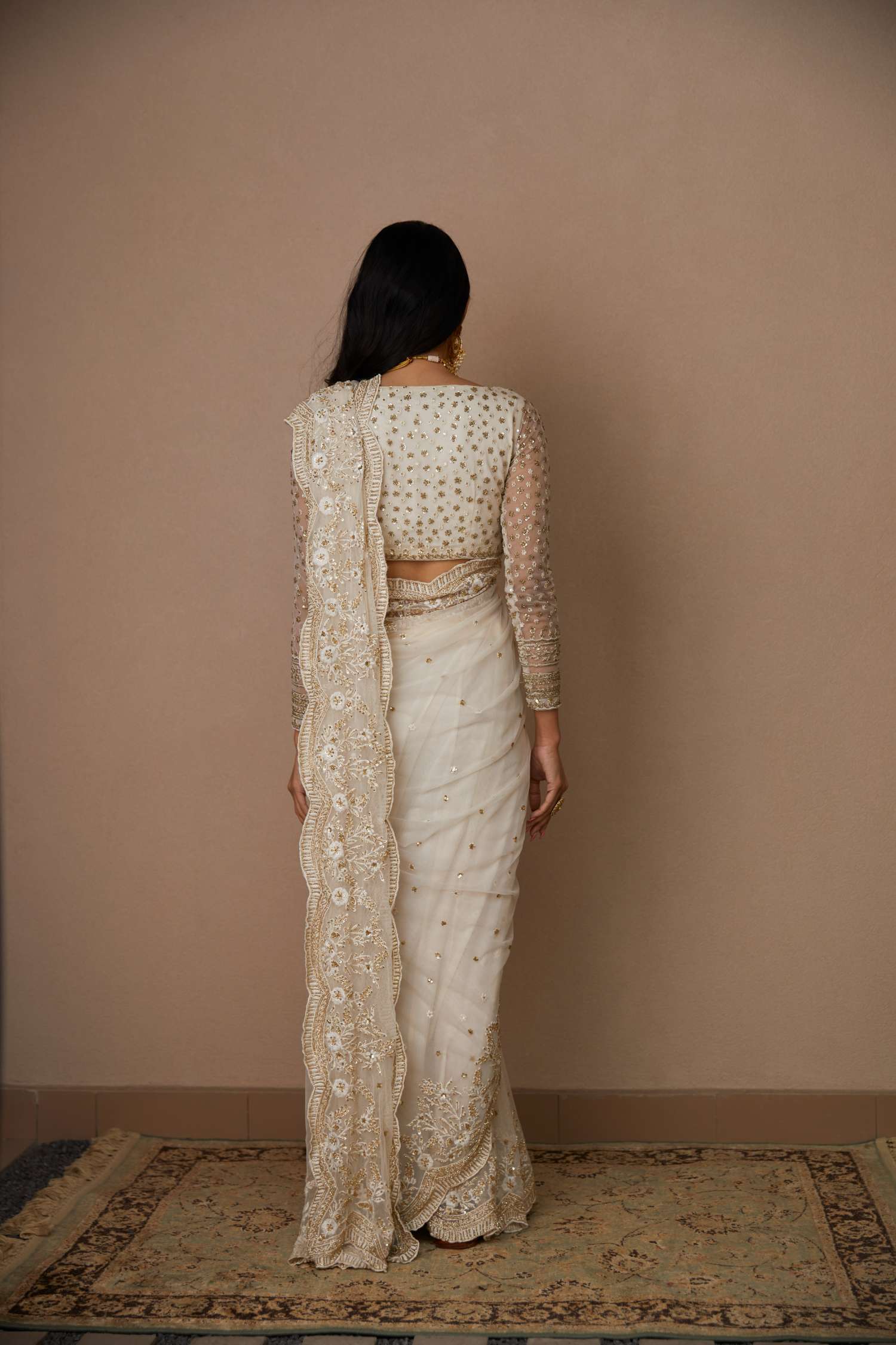 Off-White Thread Work Net Saree (2-Piece) - Image 5
