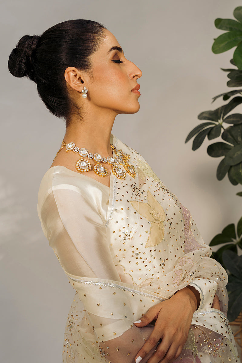 Pakistani Ivory Lotus Appliqué Organza Saree (2-Piece) - Image 7