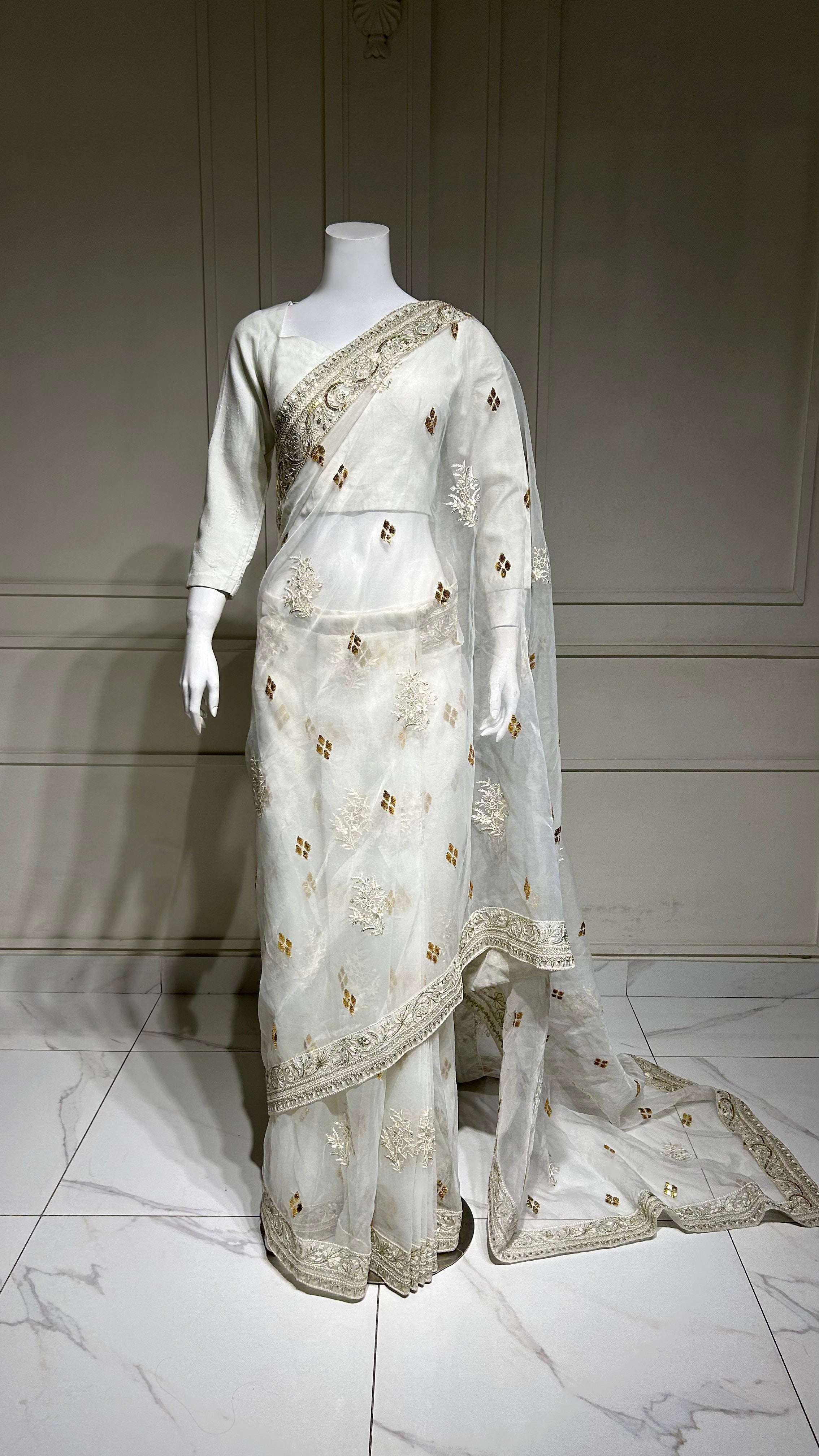 Pakistani Ivory Embroidered Organza Saree (3-Piece) - Image 2