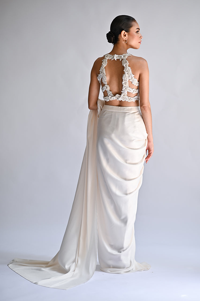 Pakistani Ivory 3D Floral Shimmer Crepe Saree (2-Piece) - Image 2