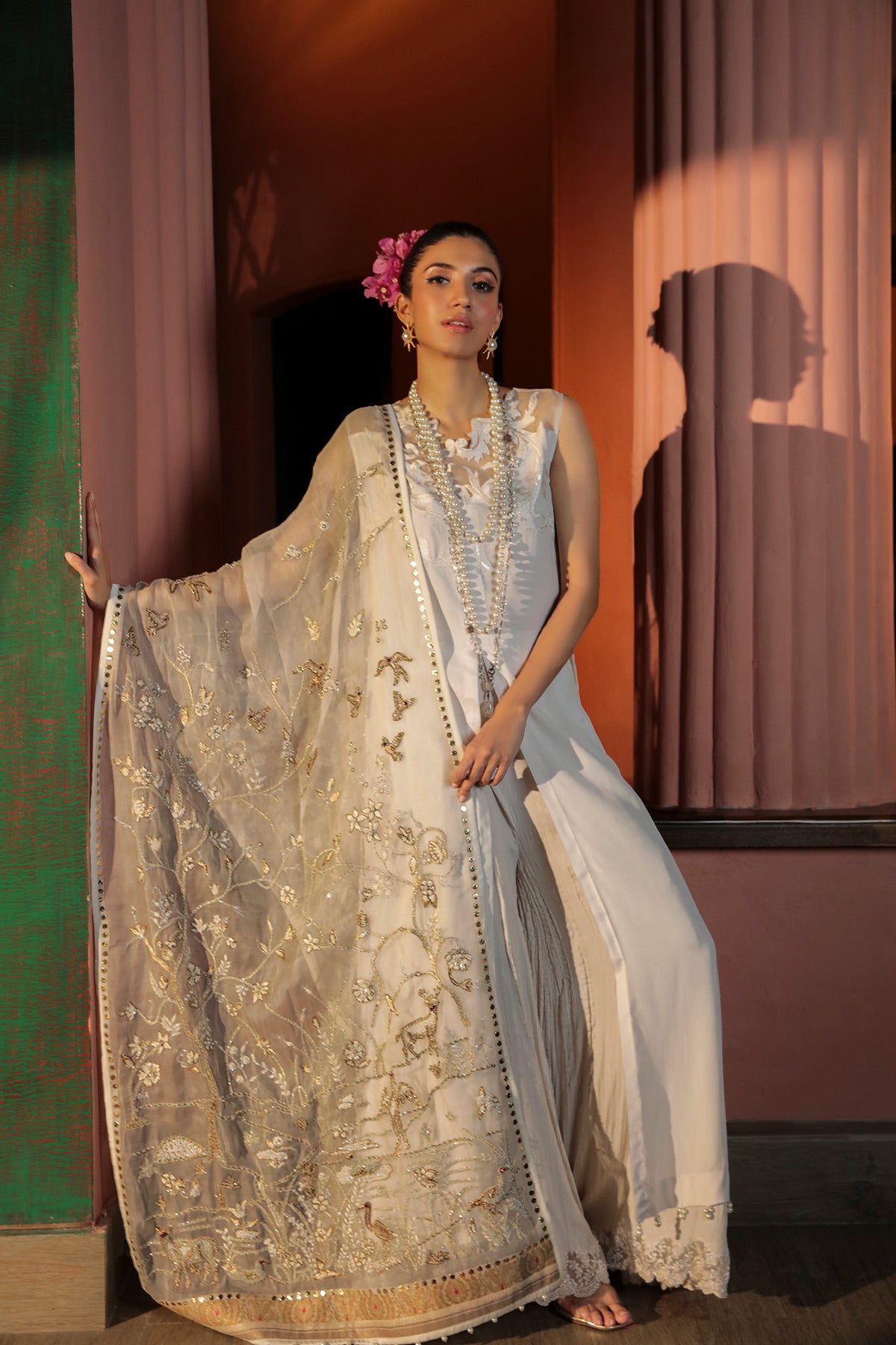 Off-White Shikargah Embroidered Organza Shawl (1-Pc) - Image 2