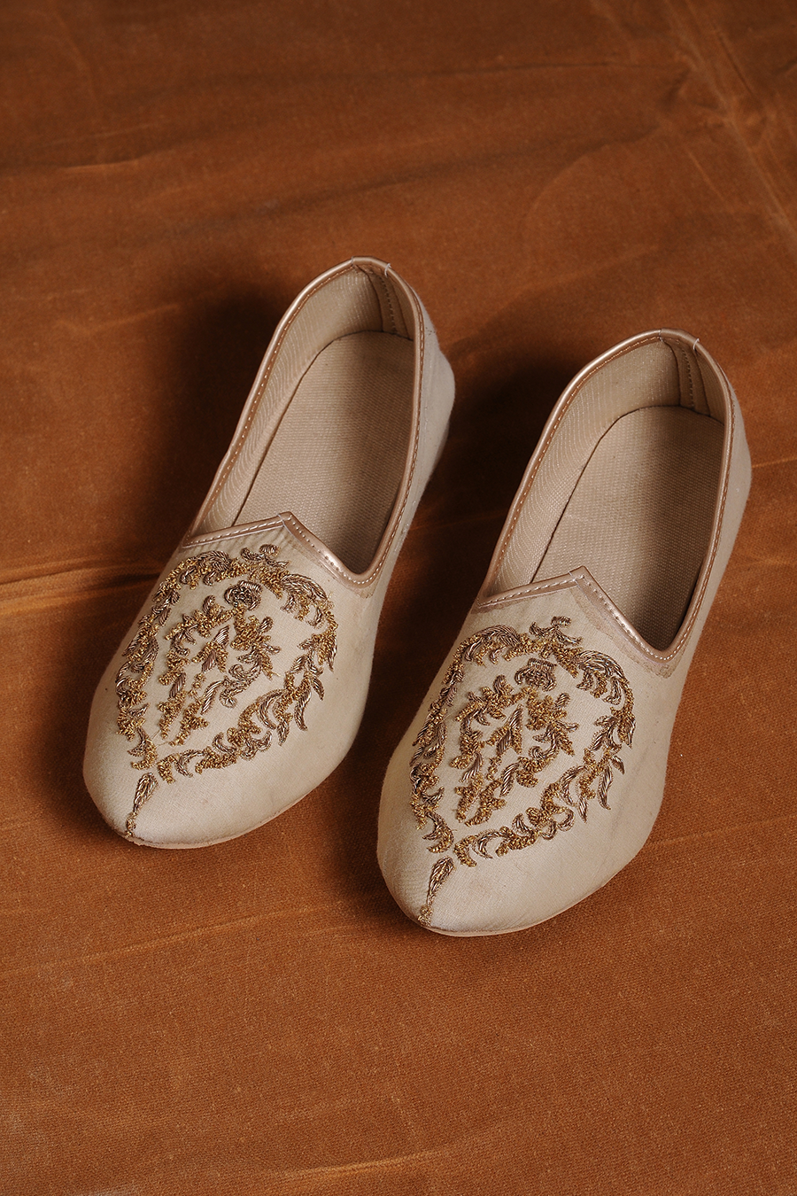 Ivory Zardozi Matka Silk Sherwani (3-Piece) - Image 7