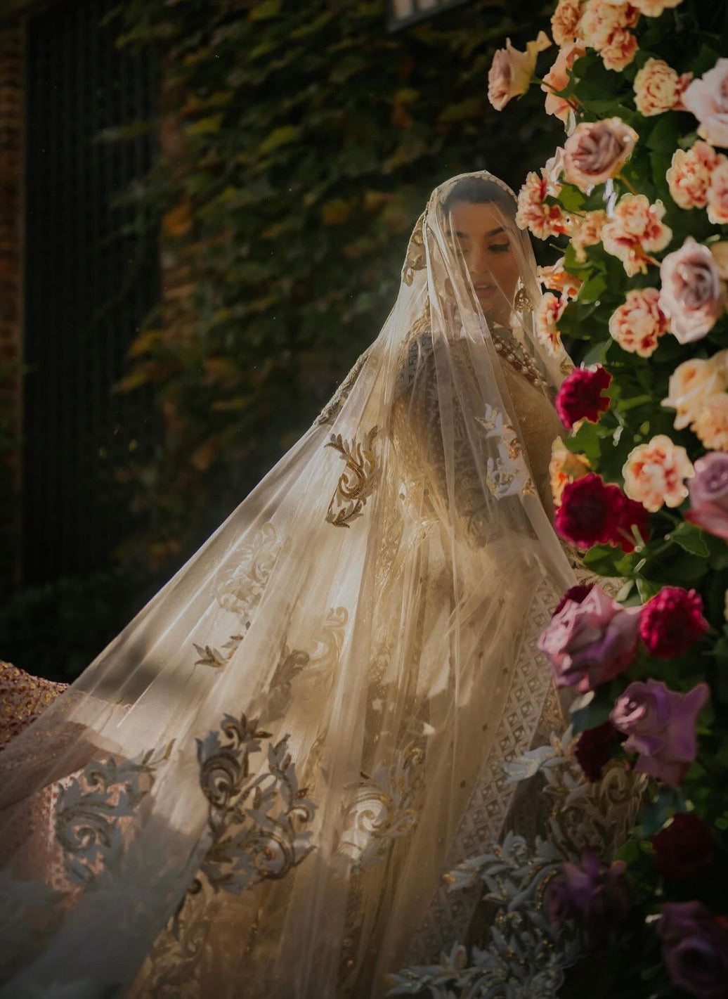 Pakistani Ivory Embroidered Net Bridal Veil (1-Pc) - Image 2