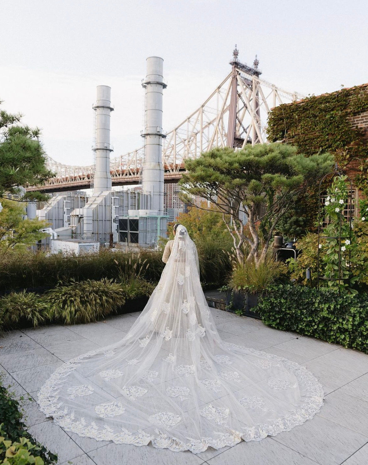 Pakistani Ivory Embroidered Net Bridal Veil (1-Pc) - Image 4