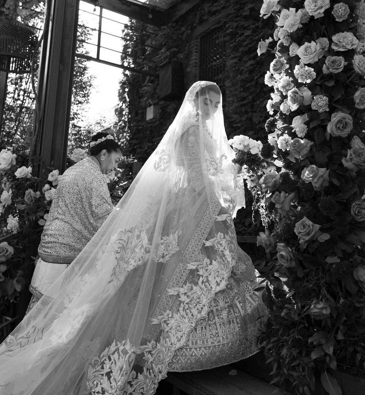 Pakistani Ivory Embroidered Net Bridal Veil (1-Pc) - Image 5