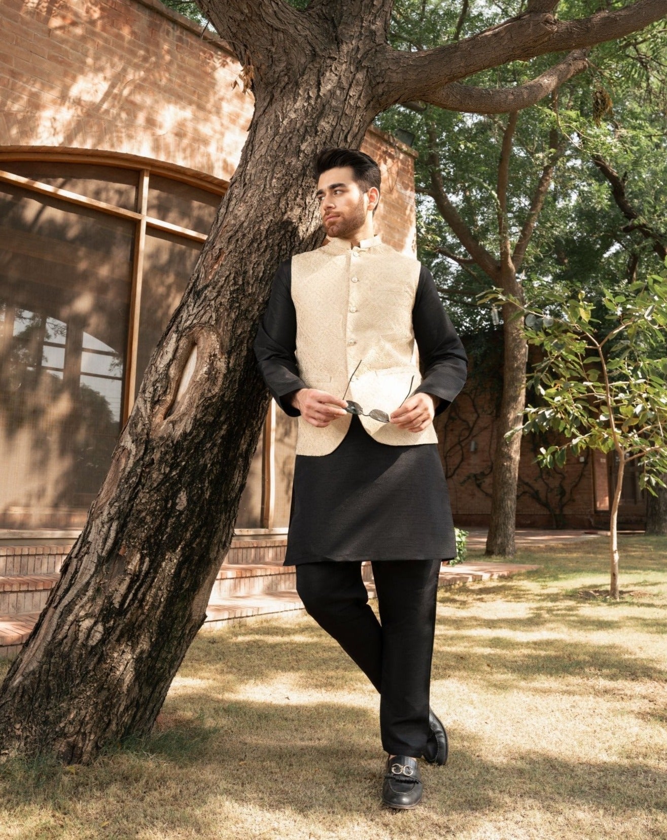 Ivory Embroidered Jamawar Waistcoat (1-Pc) - Image 3