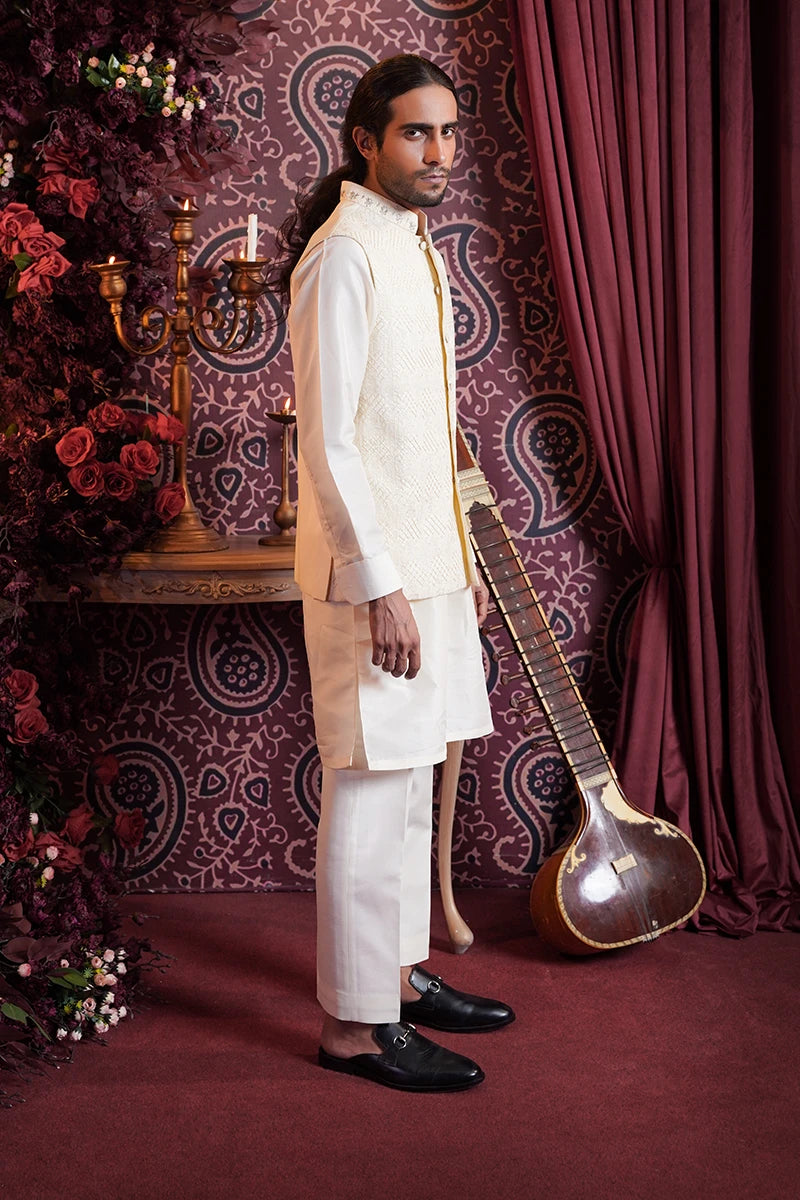 Off-White Naqshi Embroidered Baar Silk Waistcoat Kurta (3-Piece) - Image 2