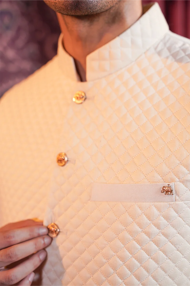 Off-White Quilted Baar Silk Waistcoat Kurta (3-Piece) - Image 4