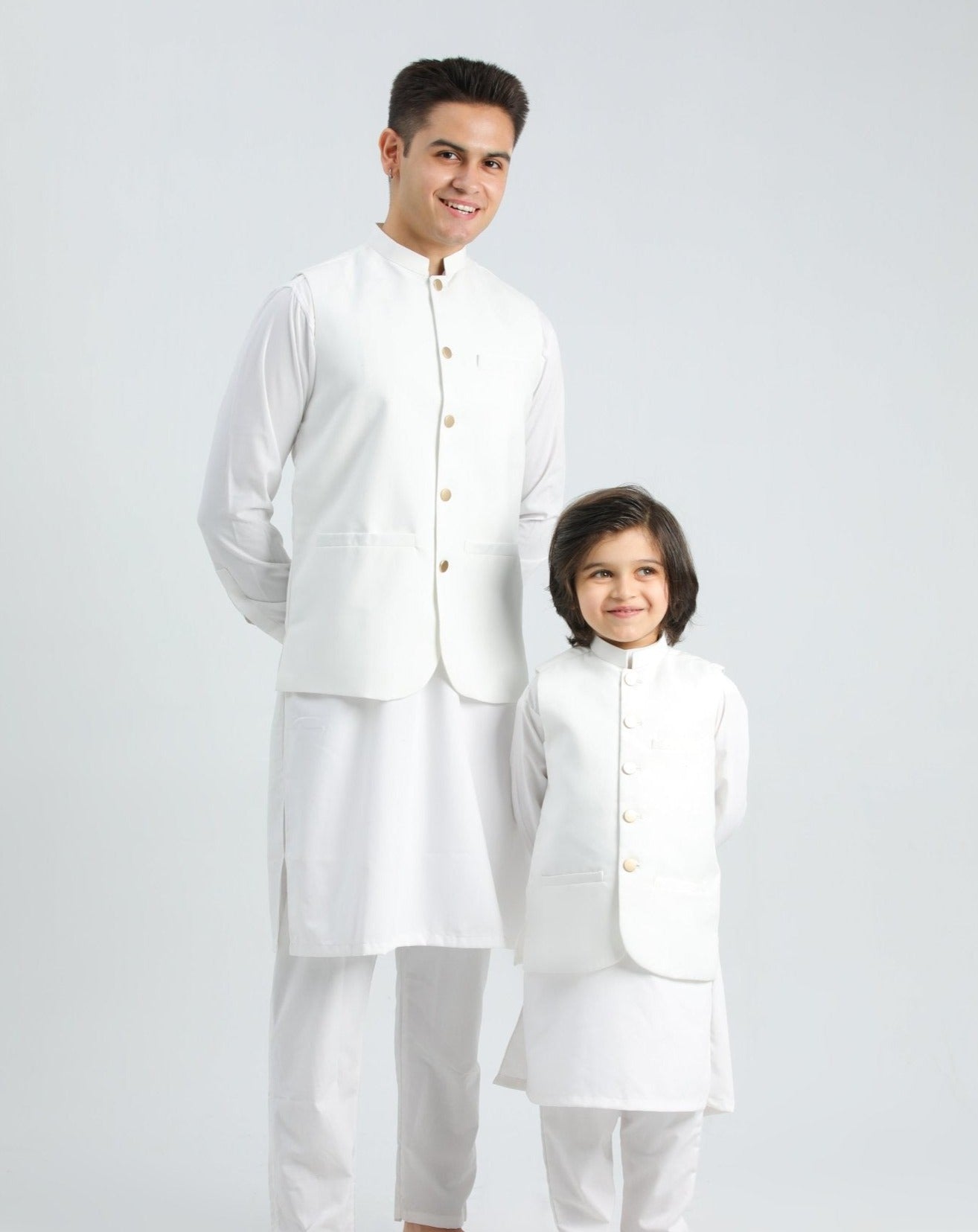 Off White Minimalist Blended Waistcoat Kurta (3-Piece) - Image 3