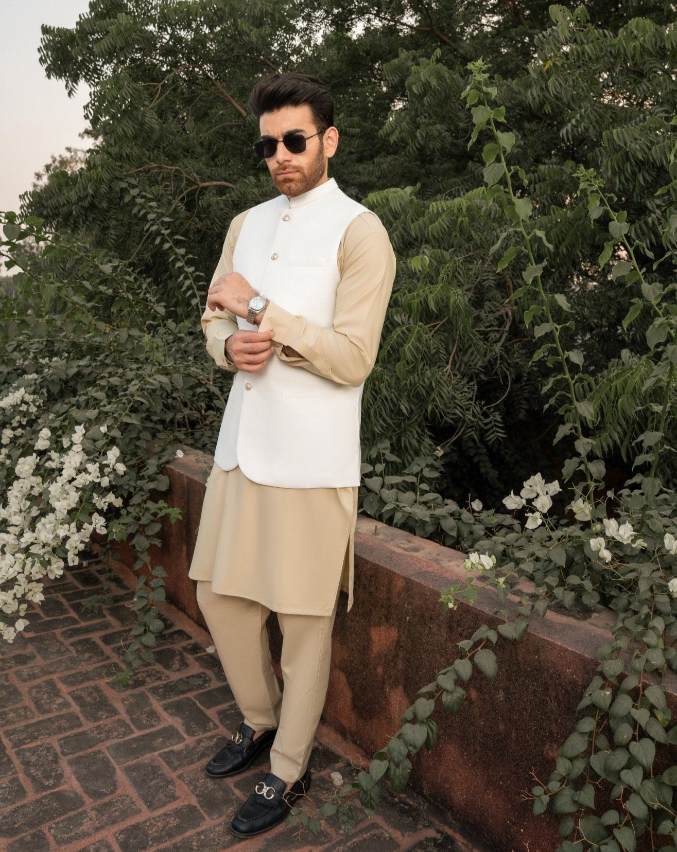 Ivory Blended Waistcoat Kurta Set (3-Piece) - Image 1
