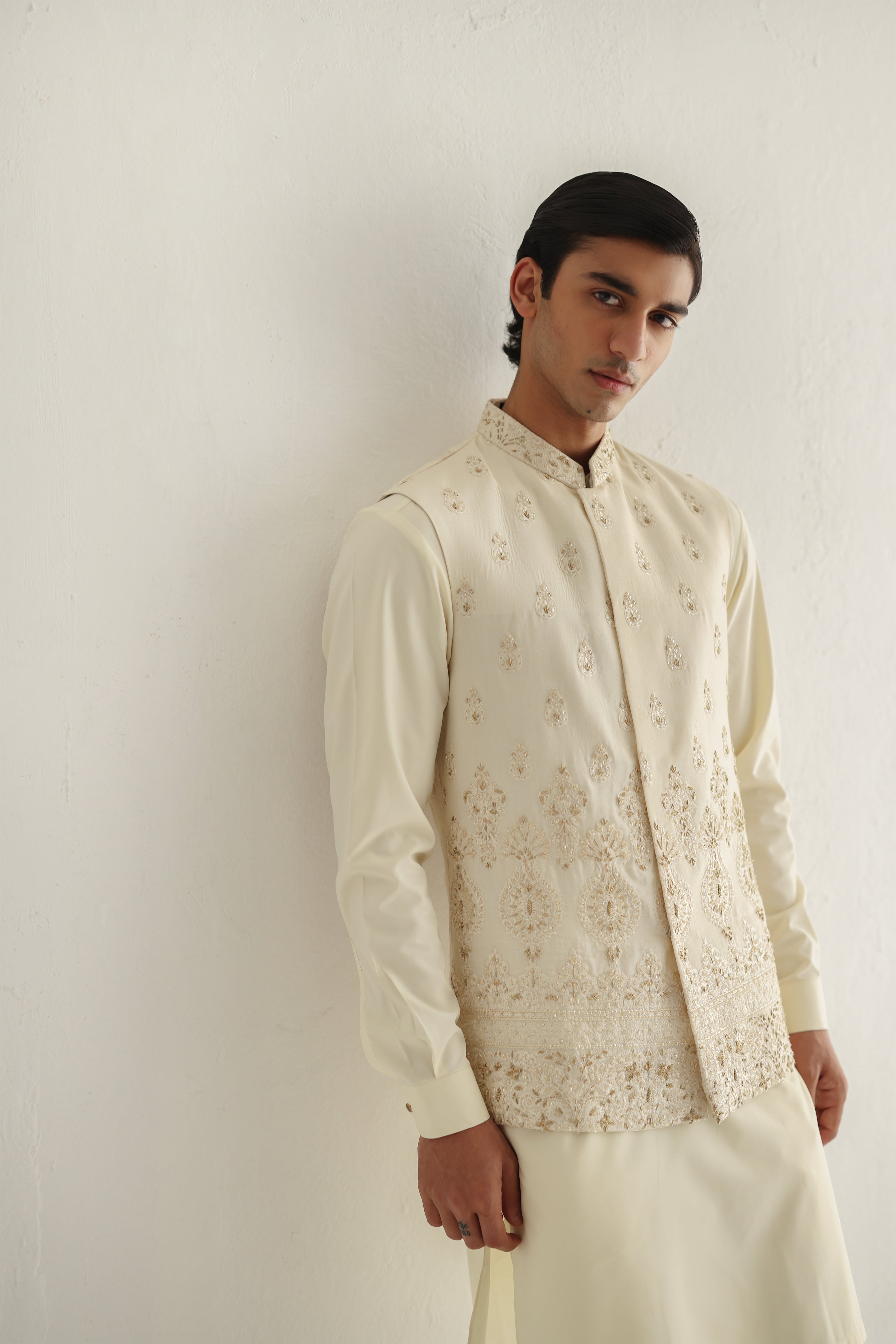 Ivory Hand Embroidered Boski Waistcoat Kurta (3-Piece) - Image 4
