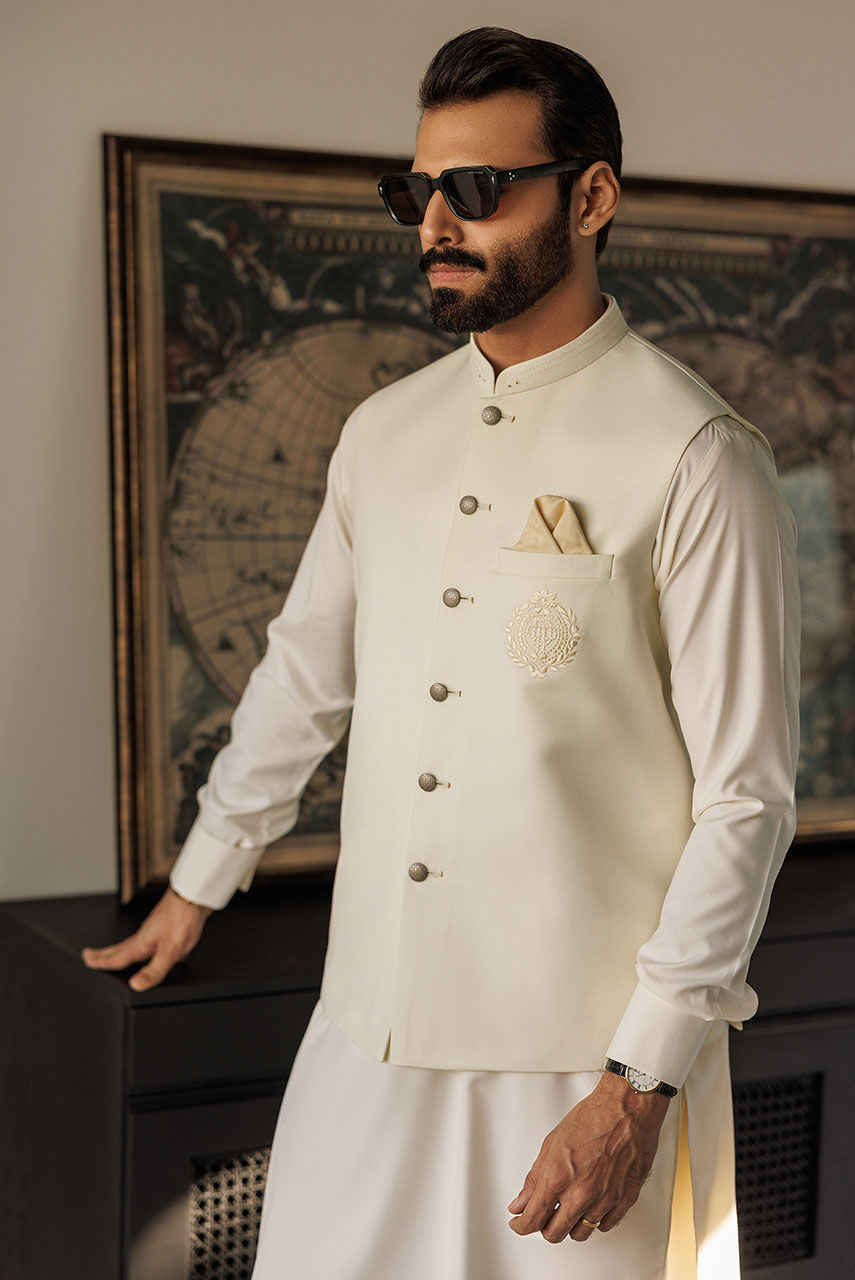 Off-White Embroidered Boski Linen Waistcoat Kurta (3-Piece) - Image 5