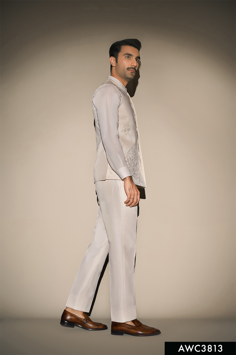 Off-White Embroidered Brocade Waistcoat Kurta Set (3-Piece) - Image 4