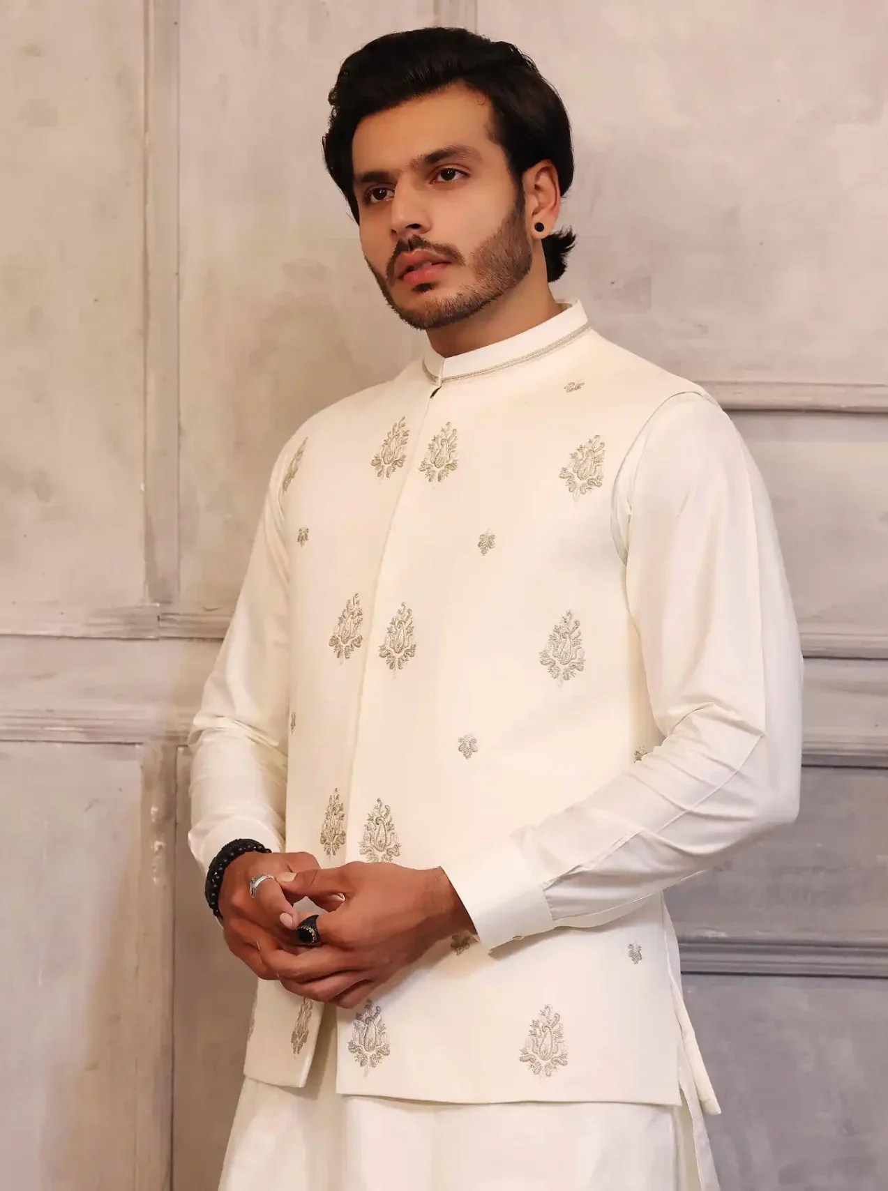 Ivory White Embroidered Waistcoat Kurta Set (3-Piece) - Image 1