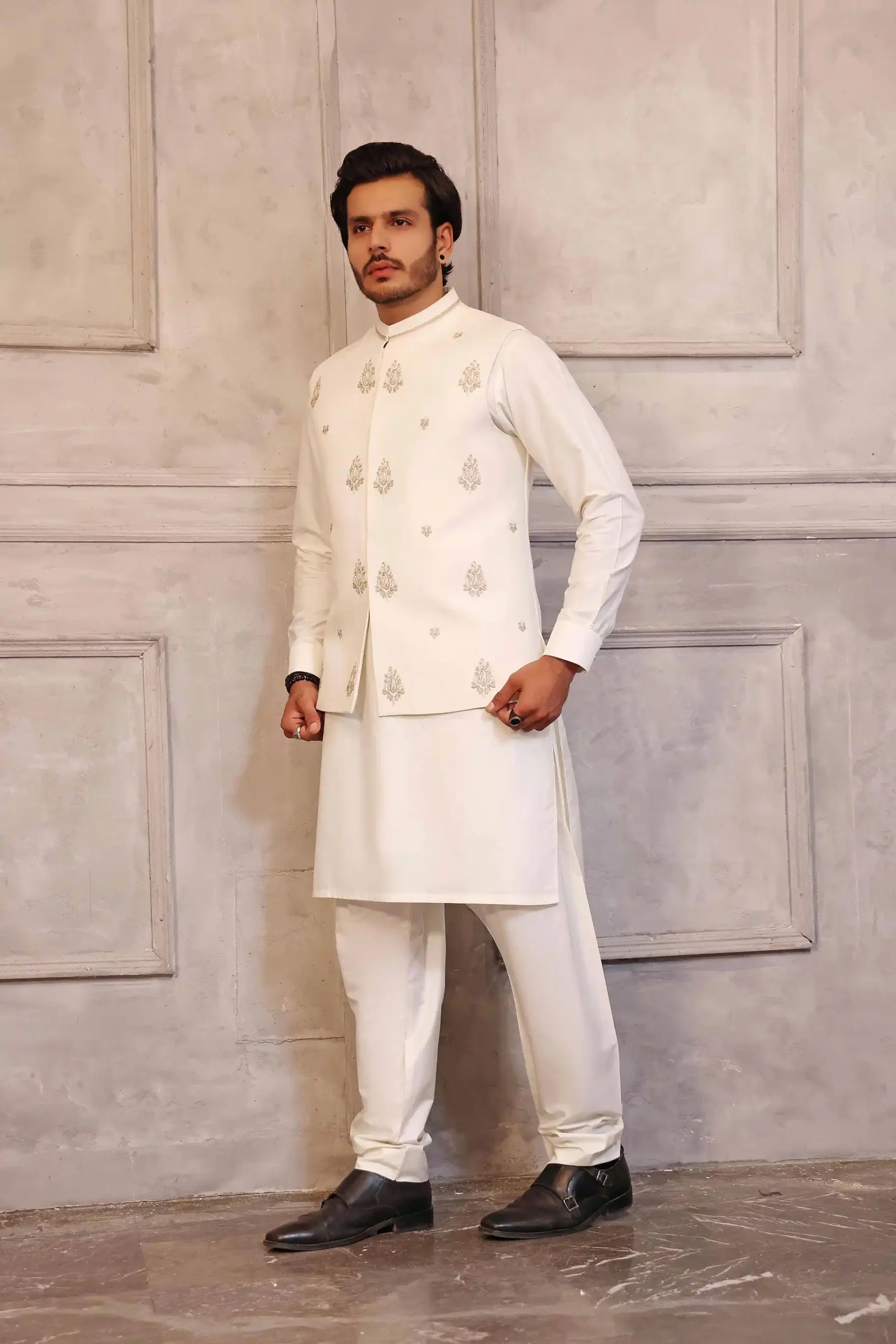 Ivory White Embroidered Waistcoat Kurta Set (3-Piece) - Image 2