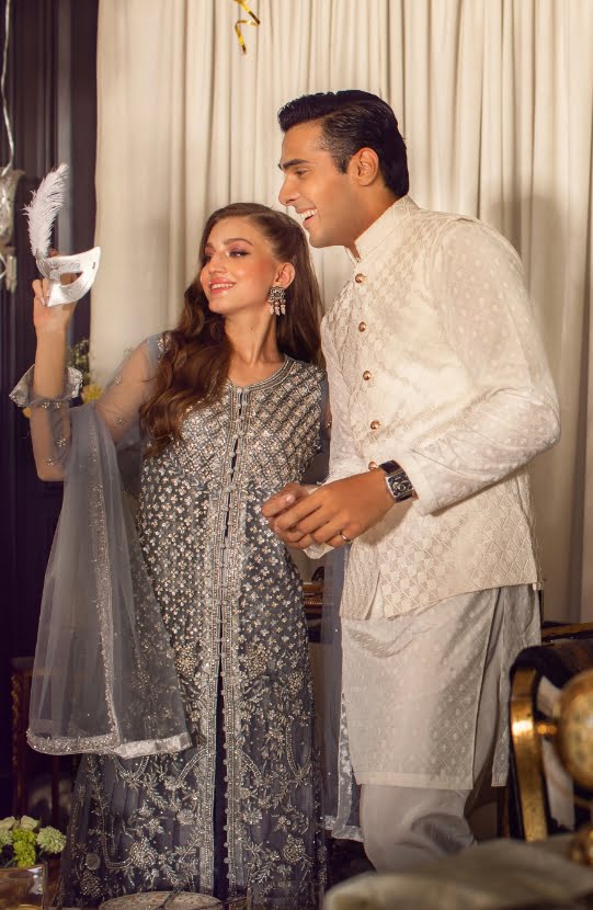 Ivory White Embroidered Waistcoat Kurta Set (3-Piece) - Image 2