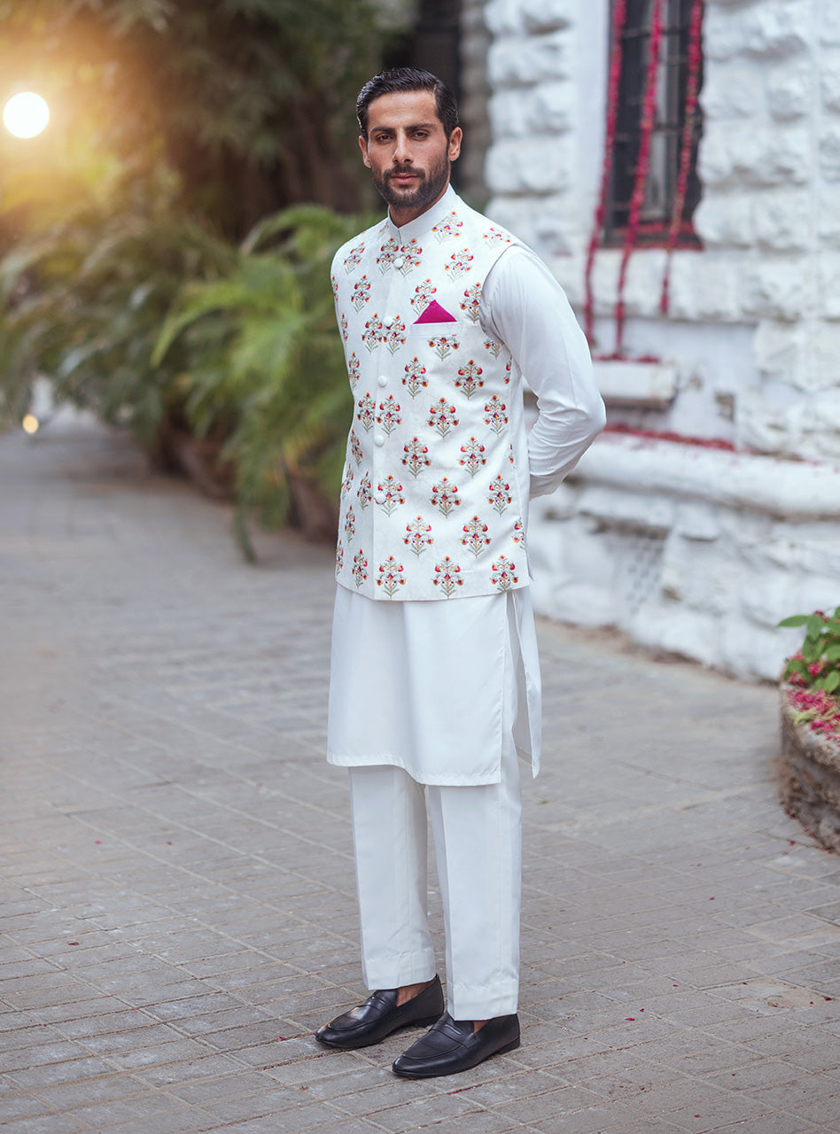 Off-White Embroidered Self-Jamawar Waistcoat Kurta (3-Piece) - Image 3