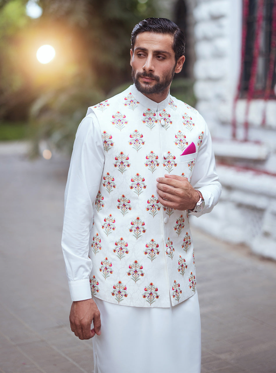 Off-White Embroidered Self-Jamawar Waistcoat Kurta (3-Piece) - Image 4