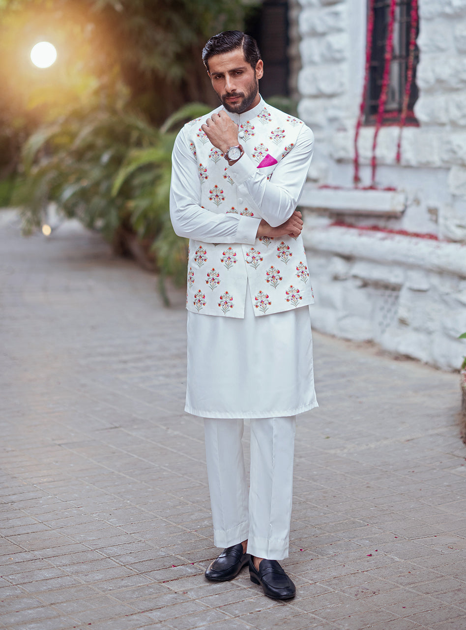 Off-White Embroidered Self-Jamawar Waistcoat Kurta (3-Piece) - Image 2