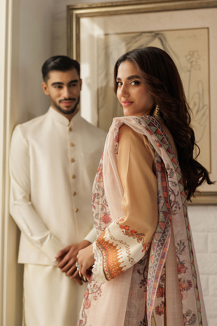 Off-White Embroidered Khaddar Waistcoat (1-Pc) - Image 5