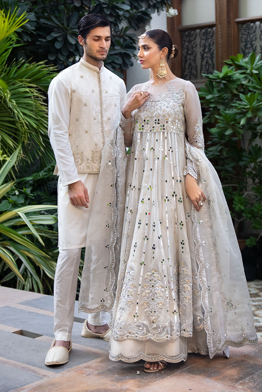 Gold and White Embroidered Raw Silk Waistcoat Kurta (3-Piece) - Image 3