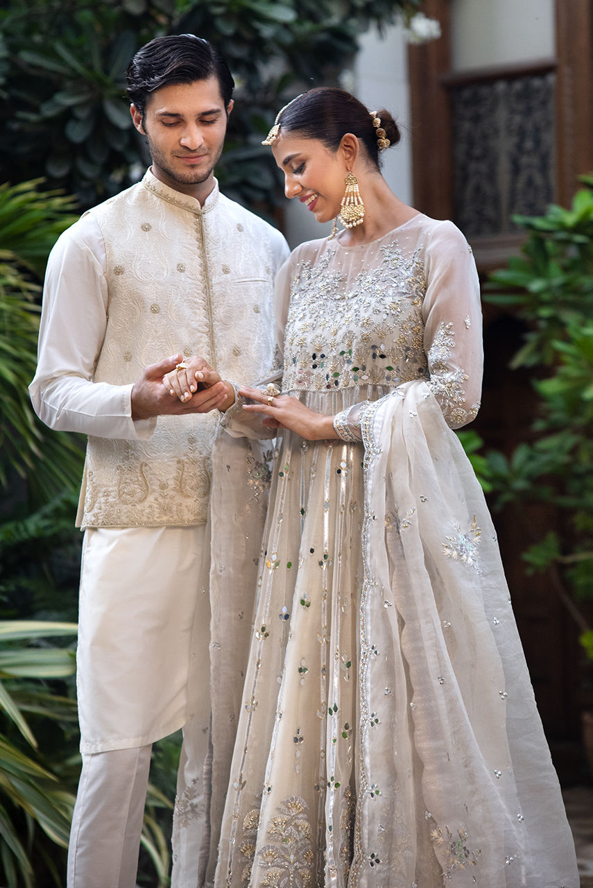 Gold and White Embroidered Raw Silk Waistcoat Kurta (3-Piece) - Image 4