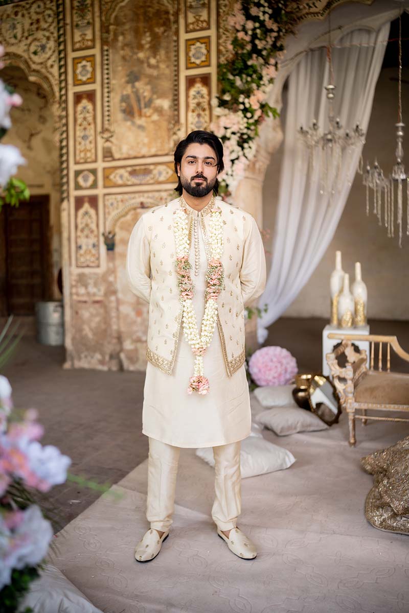 Off White Embroidered Raw Silk Waistcoat Kurta (3-Piece) - Image 3