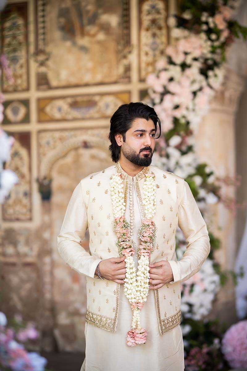 Off White Embroidered Raw Silk Waistcoat Kurta (3-Piece) - Image 5