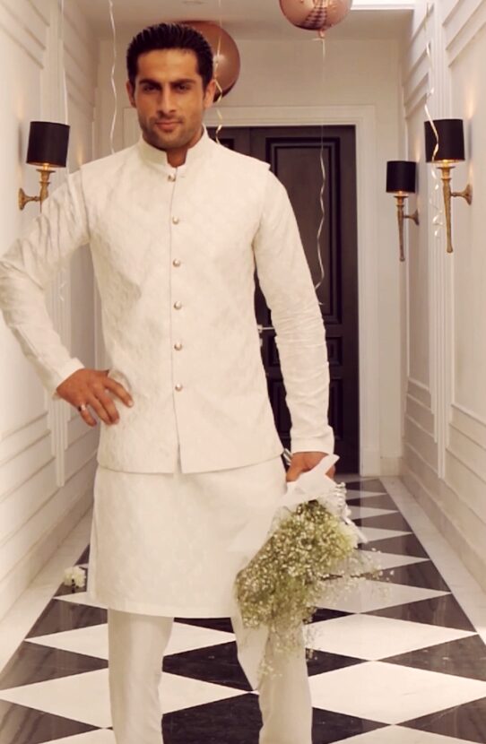 Ivory White Embroidered Silk Blend Waistcoat Kurta (3-Piece) - Image 2