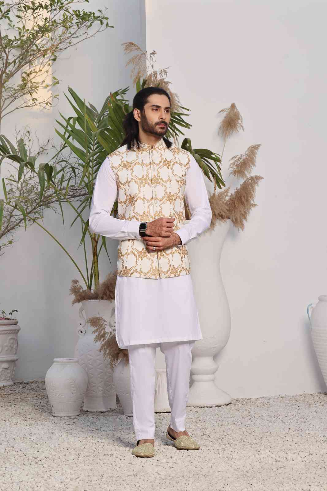 Off-White Gold Embroidered Silk-Blend Waistcoat Kurta (3-Piece) - Image 2