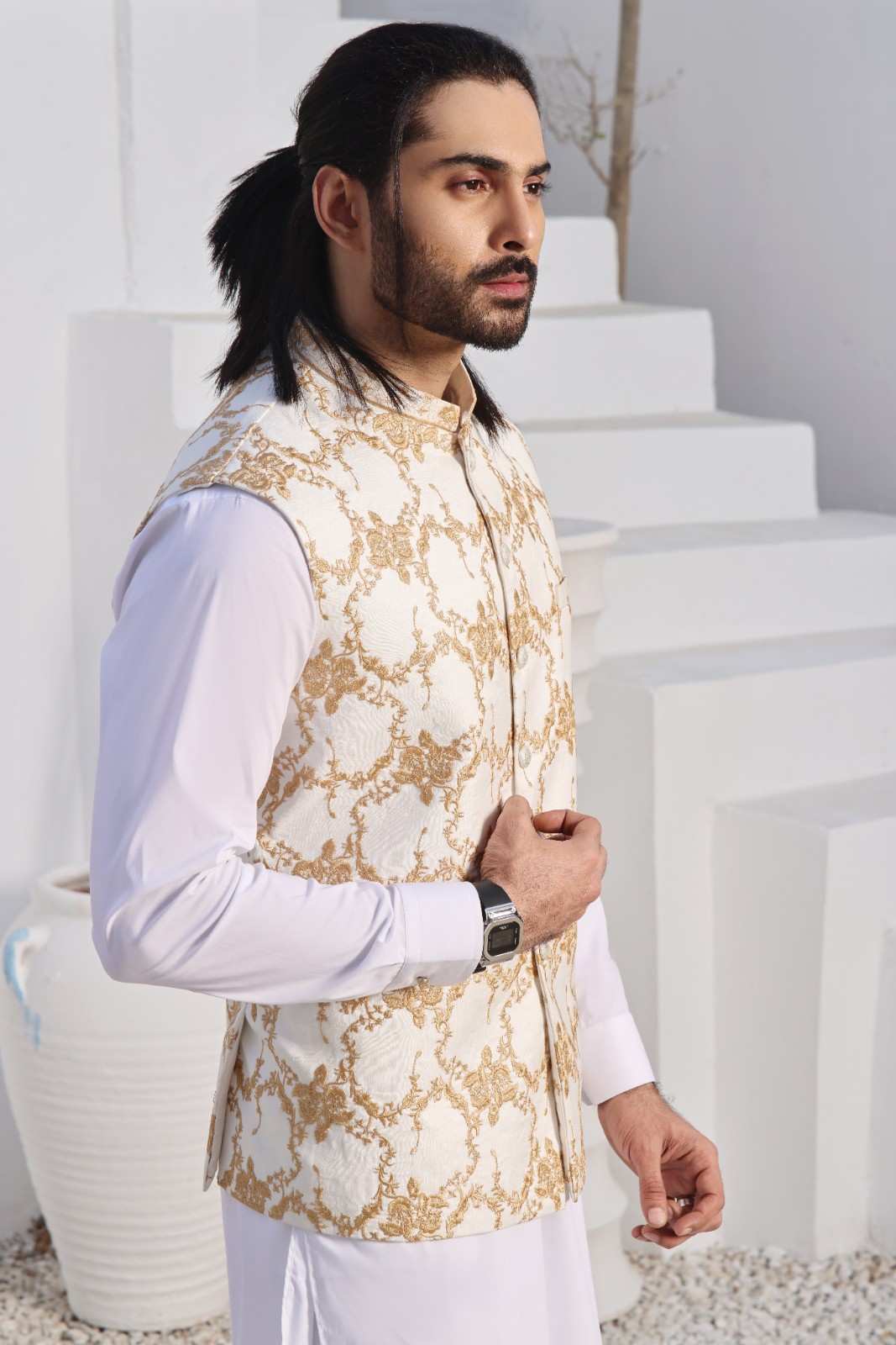 Off-White Gold Embroidered Silk-Blend Waistcoat Kurta (3-Piece) - Image 3