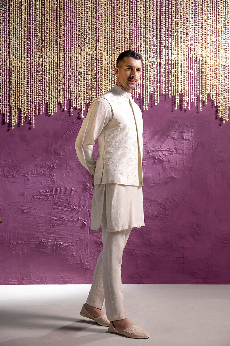 Off White Floral Self-Embroidered Silk-Blend Waistcoat Kurta (3-Piece) - Image 4